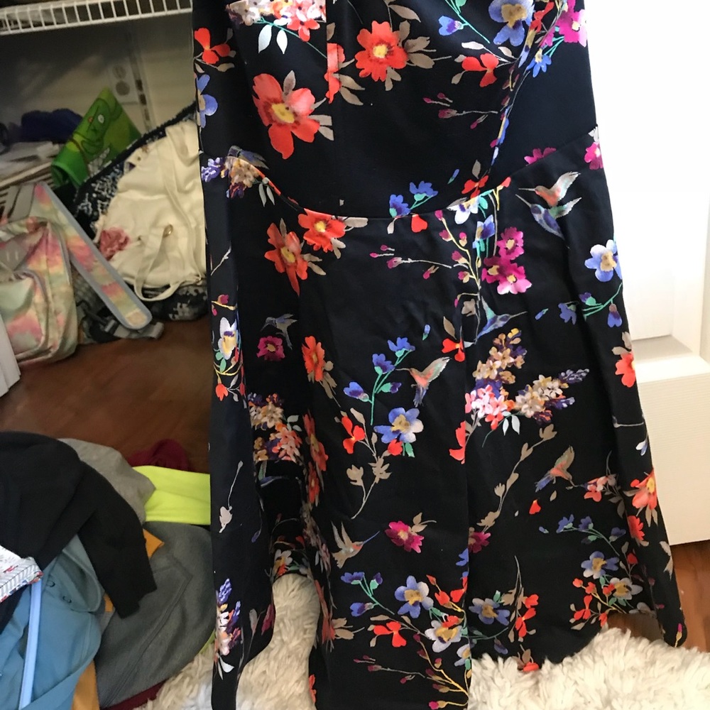 🌸 STRAPLESS FLORAL MINI DRESS🌸 - Picture 2 of 4